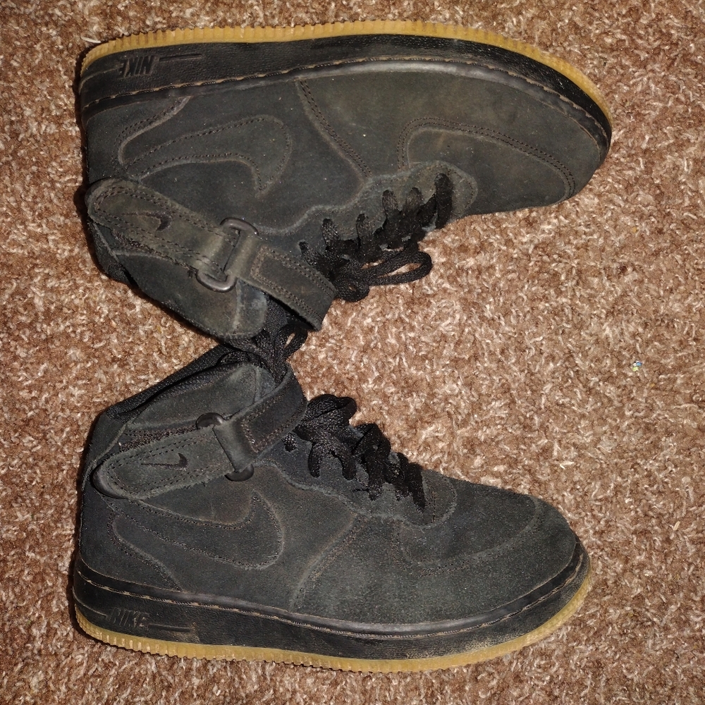 Nike mid tops